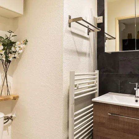 Dify In Love - Jean Mace Apartment