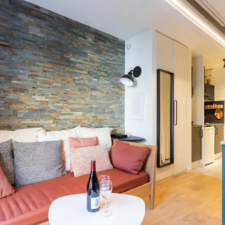 Dify In Love - Jean Mace Apartment *